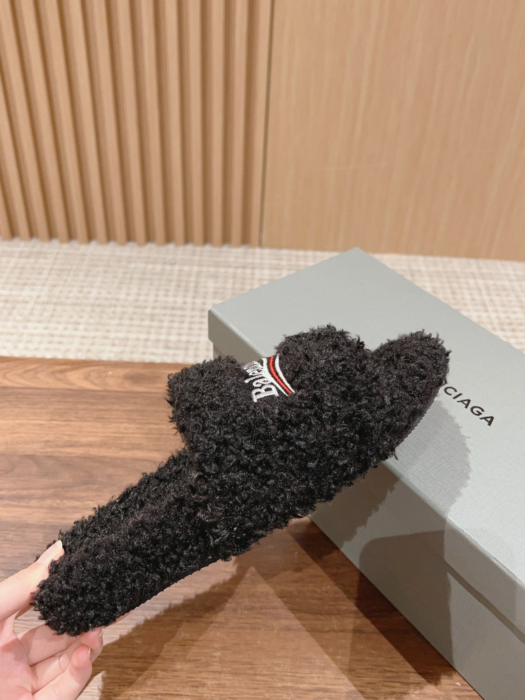 Balanciaga FURRY SLIDES IN BLACK CURLY SHEARLING