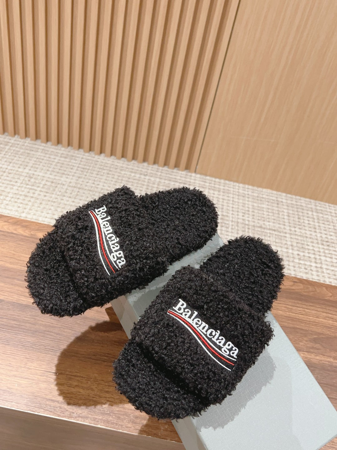 Balanciaga FURRY SLIDES IN BLACK CURLY SHEARLING