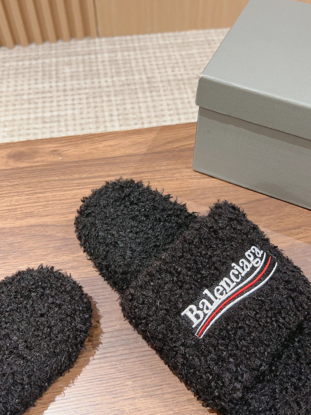 Balanciaga FURRY SLIDES IN BLACK CURLY SHEARLING