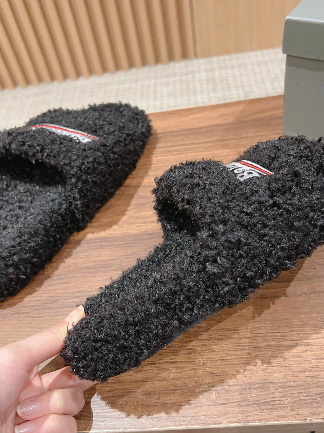 Balanciaga FURRY SLIDES IN BLACK CURLY SHEARLING