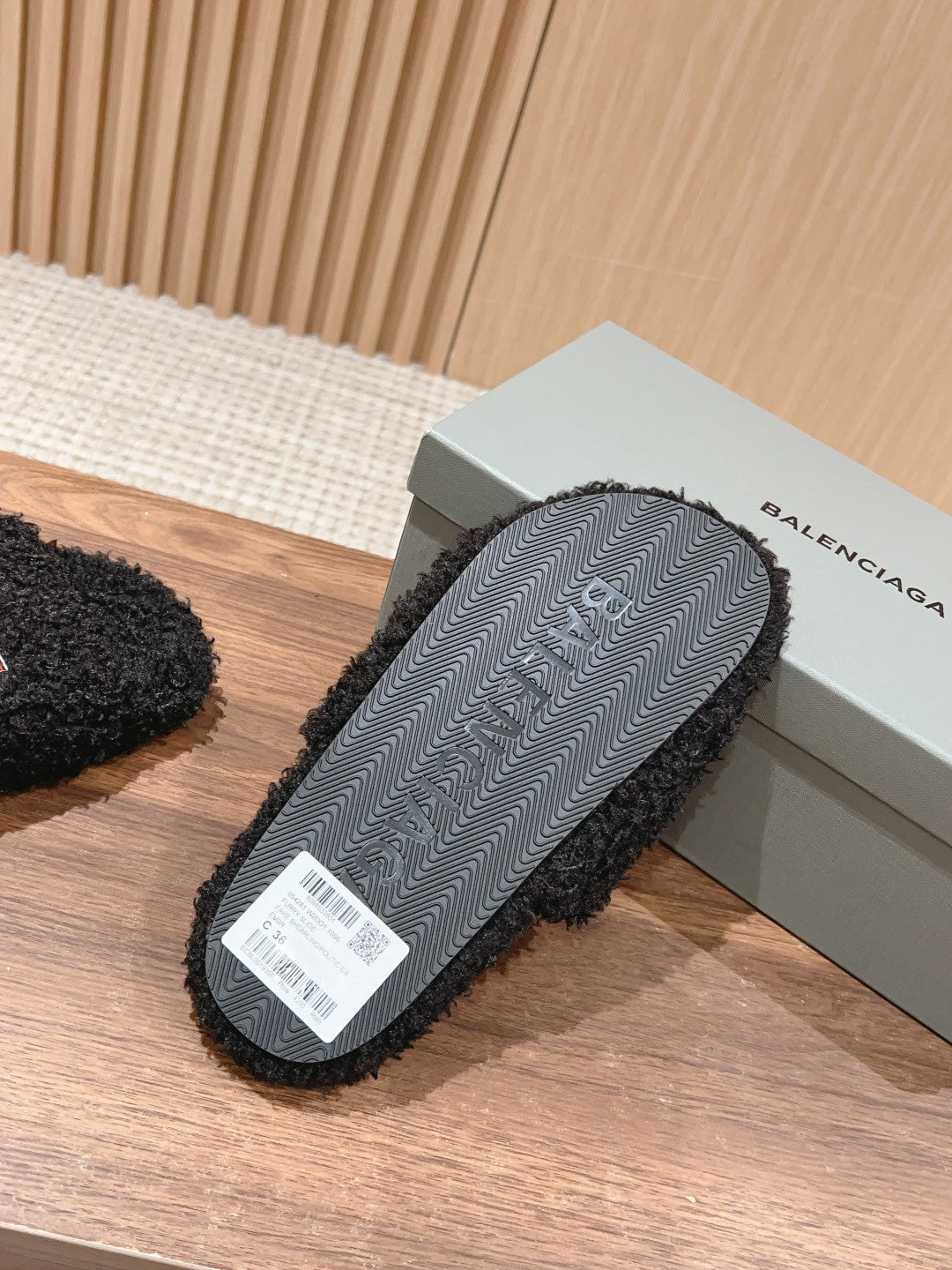 Balanciaga FURRY SLIDES IN BLACK CURLY SHEARLING