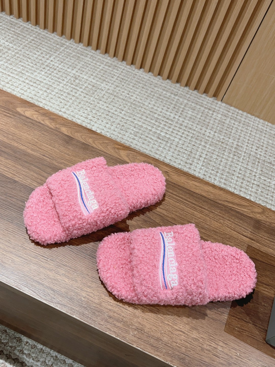 Balanciaga FURRY SLIDES IN PINK CURLY SHEARLING