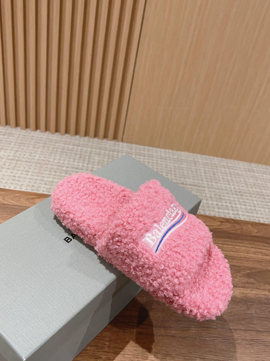 Balanciaga FURRY SLIDES IN PINK CURLY SHEARLING