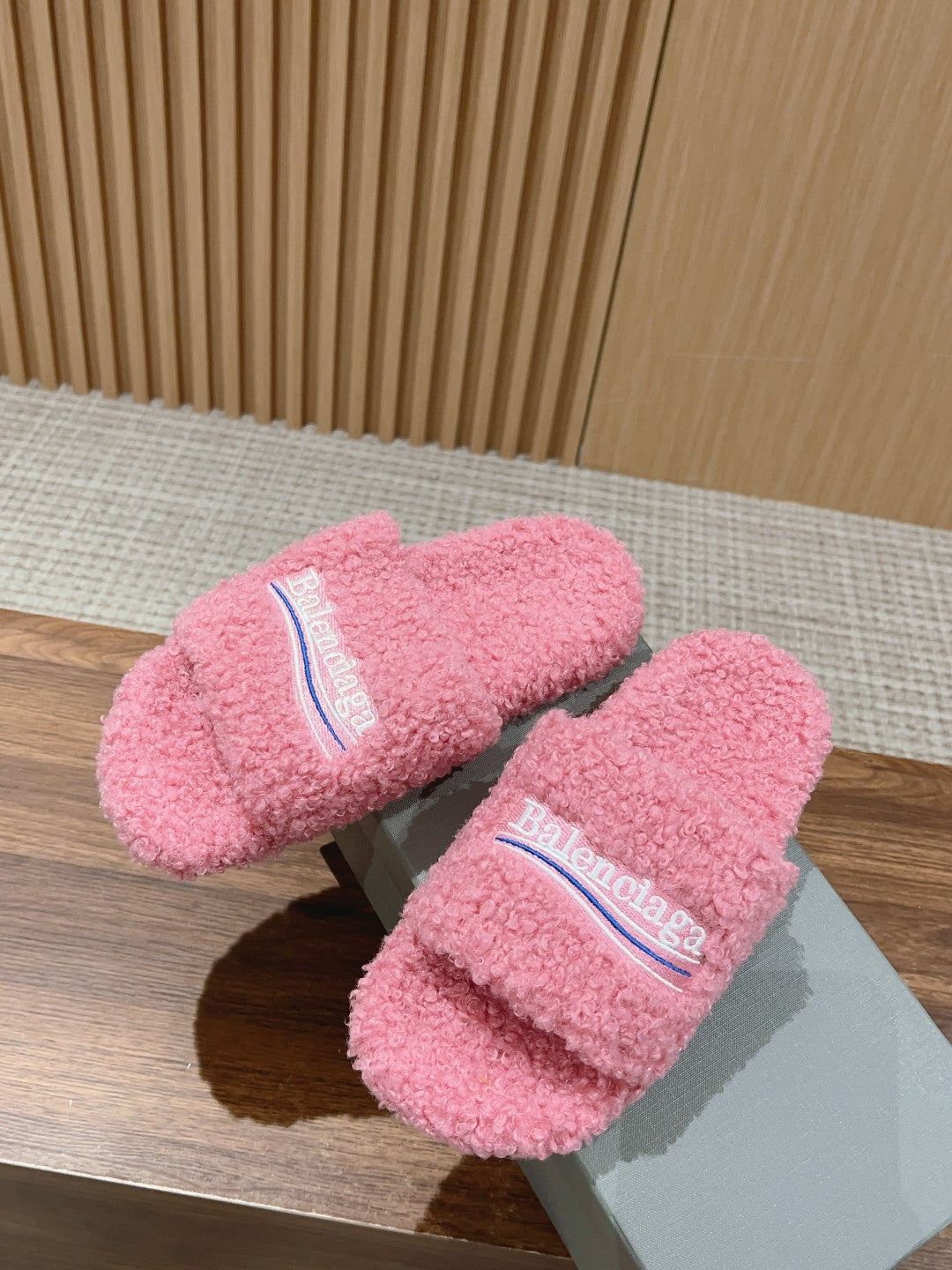 Balanciaga FURRY SLIDES IN PINK CURLY SHEARLING