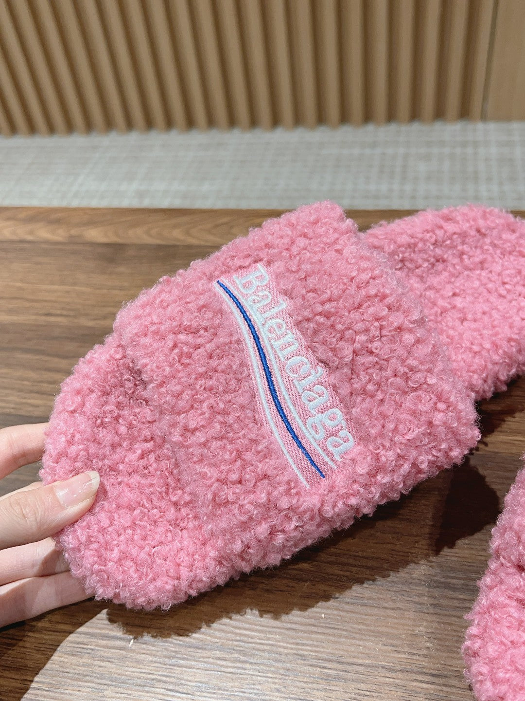 Balanciaga FURRY SLIDES IN PINK CURLY SHEARLING