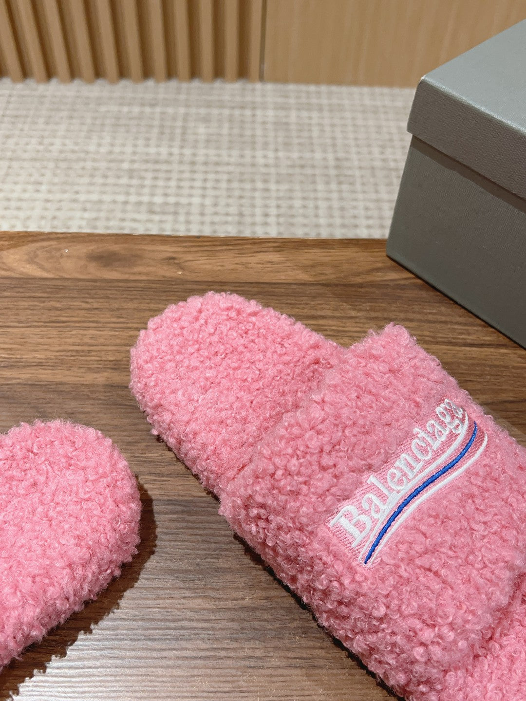 Balanciaga FURRY SLIDES IN PINK CURLY SHEARLING
