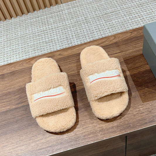 Balanciaga FURRY SLIDES IN BEIGE CURLY SHEARLING