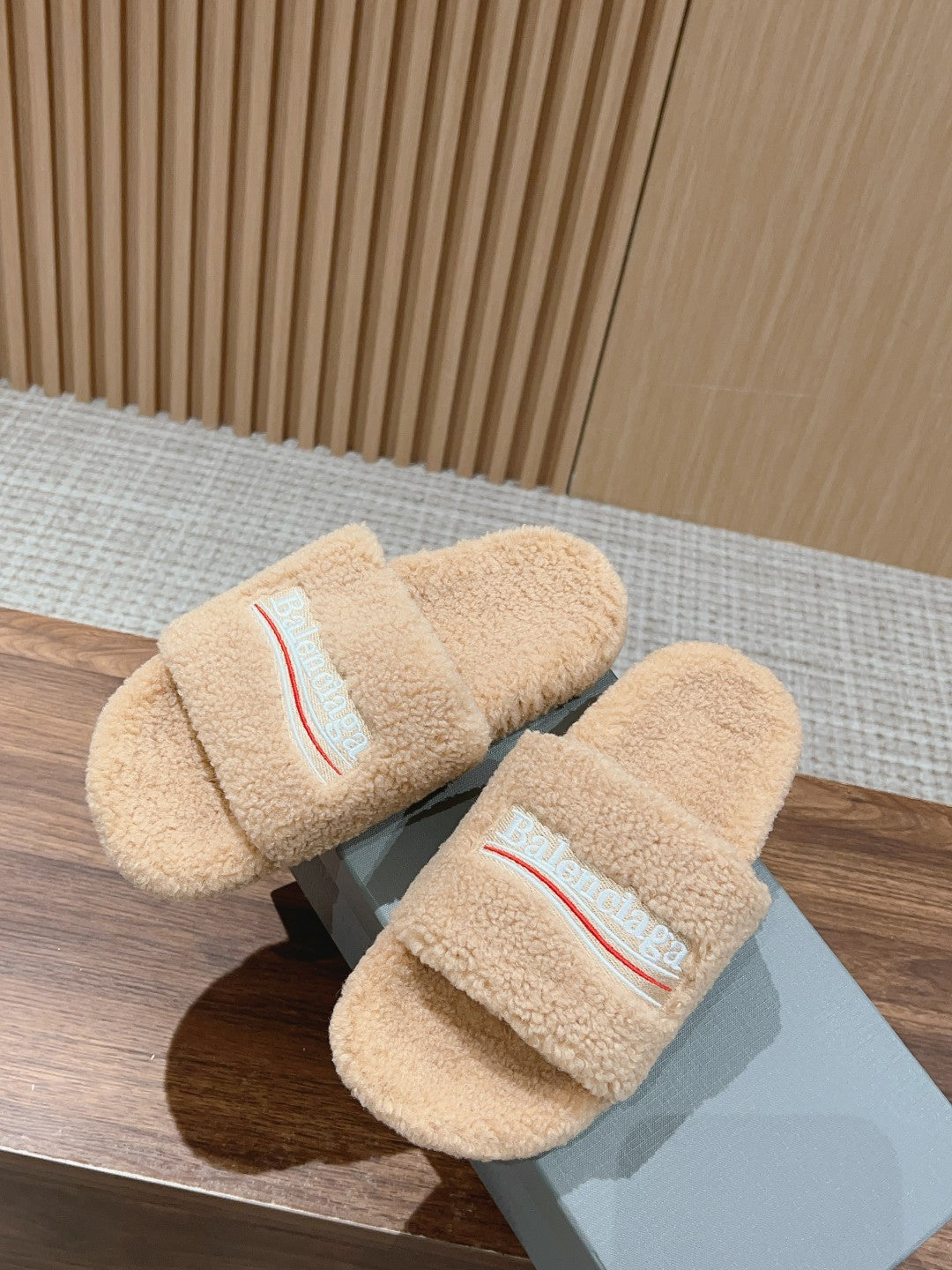 Balanciaga FURRY SLIDES IN BEIGE CURLY SHEARLING