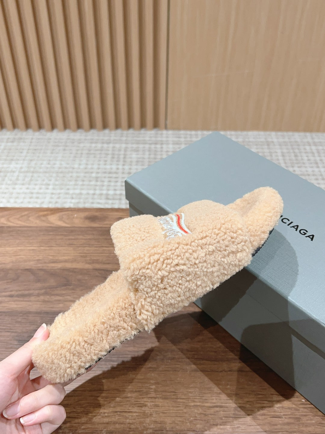 Balanciaga FURRY SLIDES IN BEIGE CURLY SHEARLING