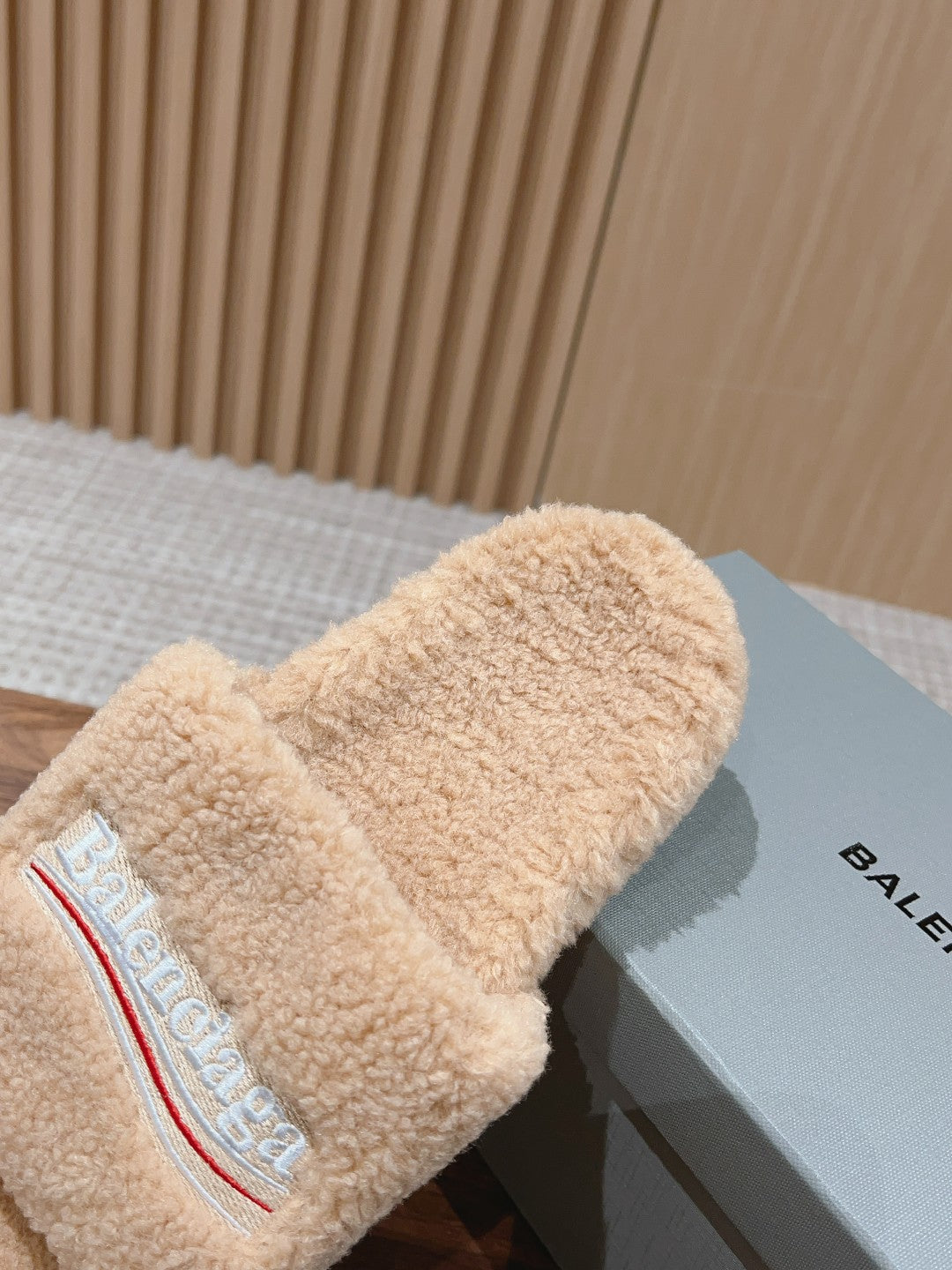 Balanciaga FURRY SLIDES IN BEIGE CURLY SHEARLING