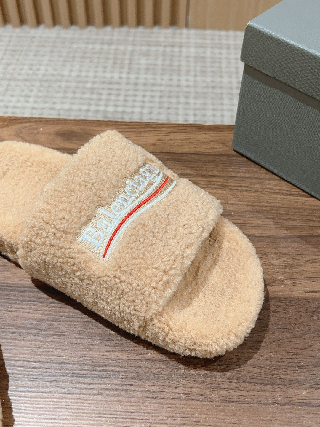Balanciaga FURRY SLIDES IN BEIGE CURLY SHEARLING