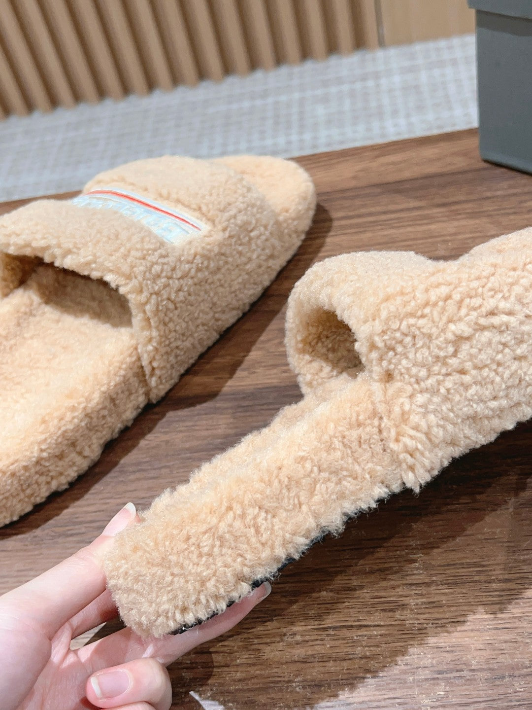 Balanciaga FURRY SLIDES IN BEIGE CURLY SHEARLING