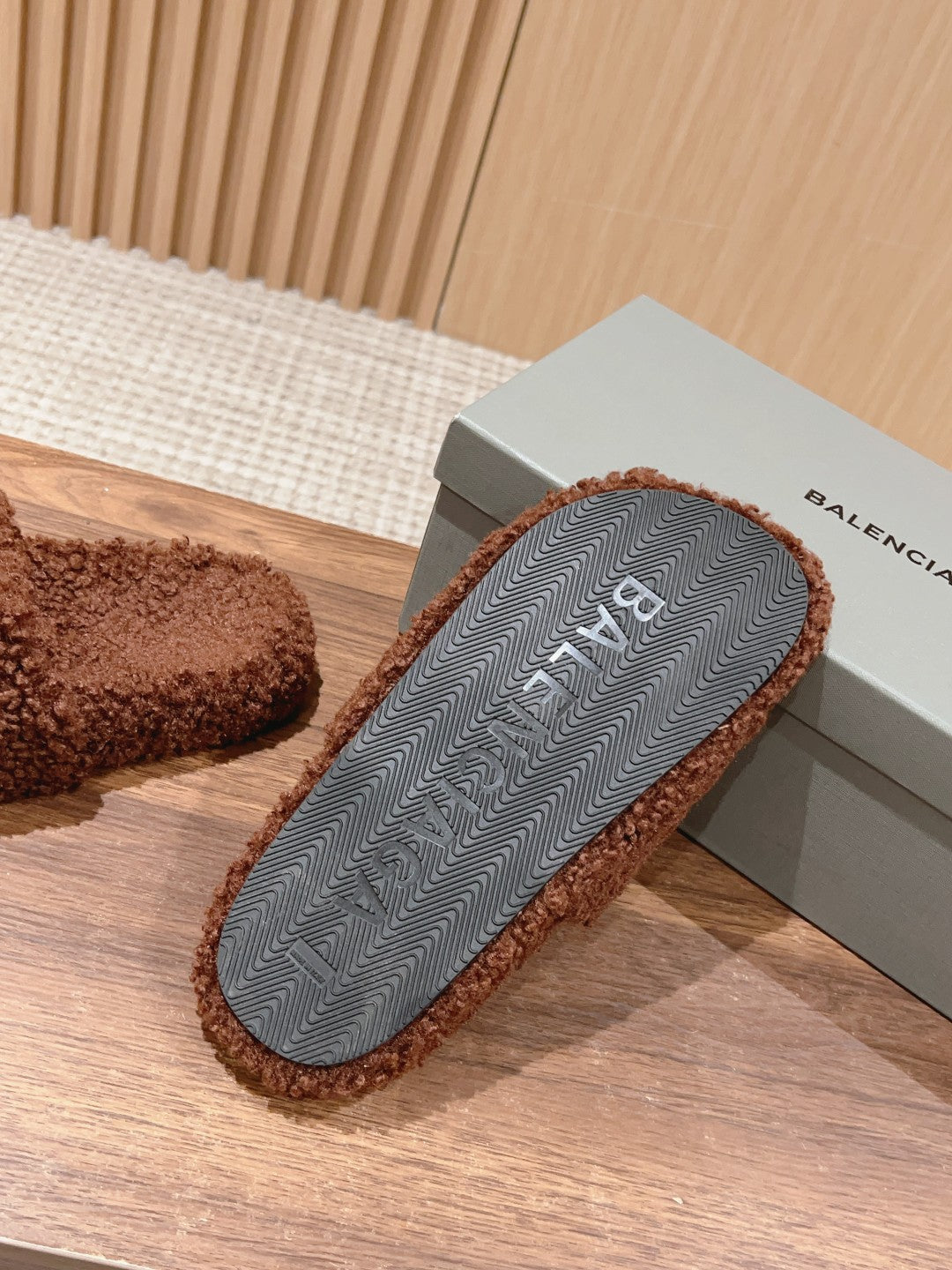 Balanciaga FURRY SLIDES IN BROWN CURLY SHEARLING