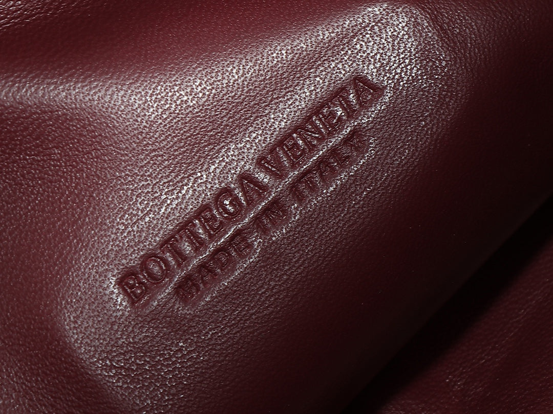 Bottega Veneta bv teen jodie 36cm burgundy lambskin