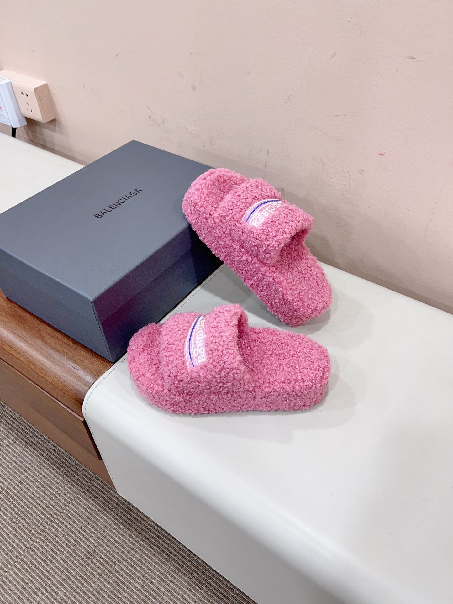 Balanciaga THICK-SOLED SLIPPERS IN PINK WOOL