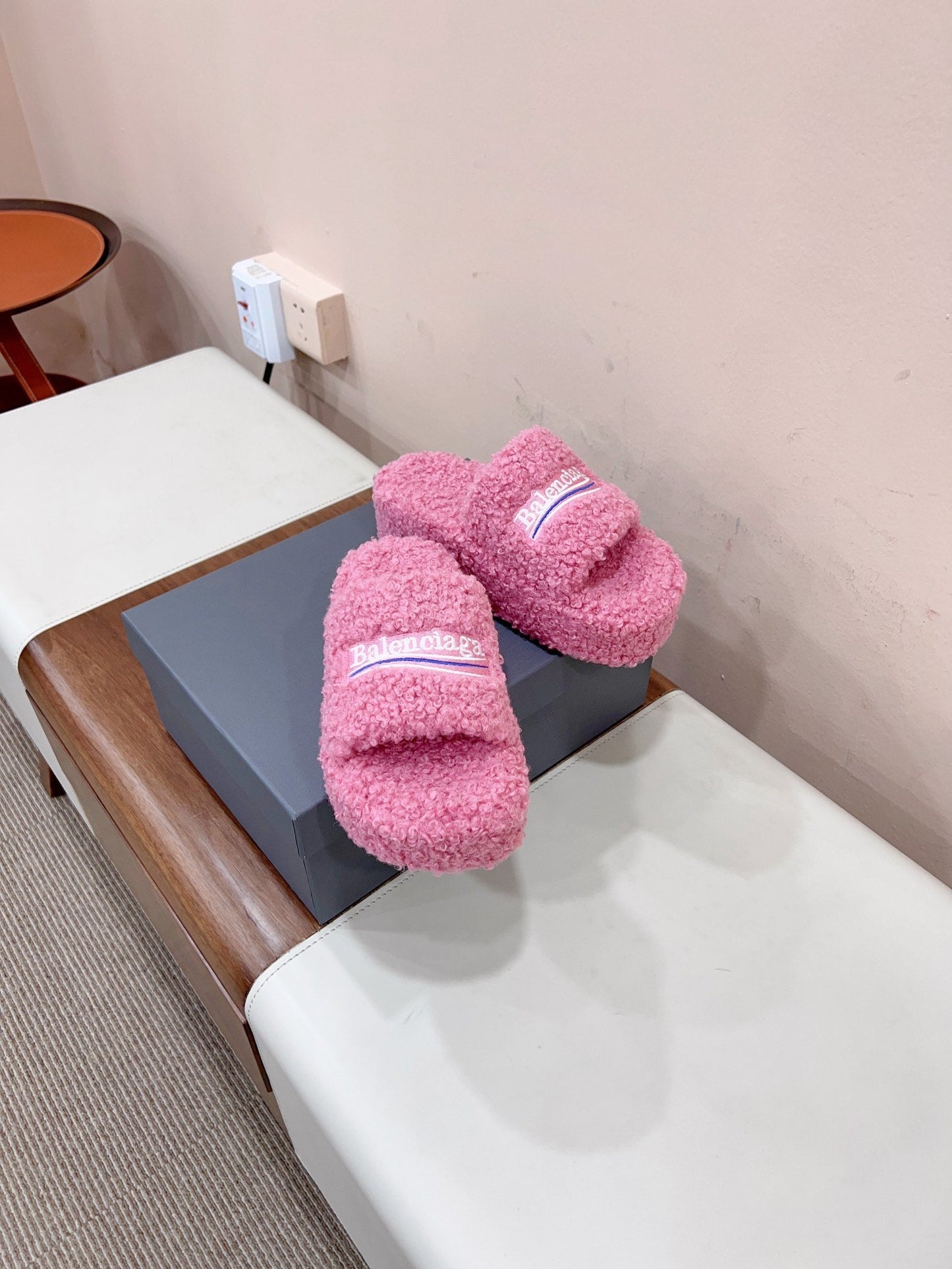 Balanciaga THICK-SOLED SLIPPERS IN PINK WOOL