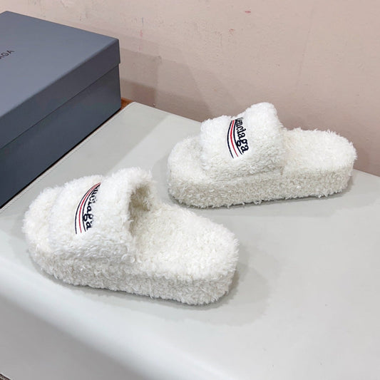 Balanciaga THICK-SOLED SLIPPERS IN WHITE WOOL