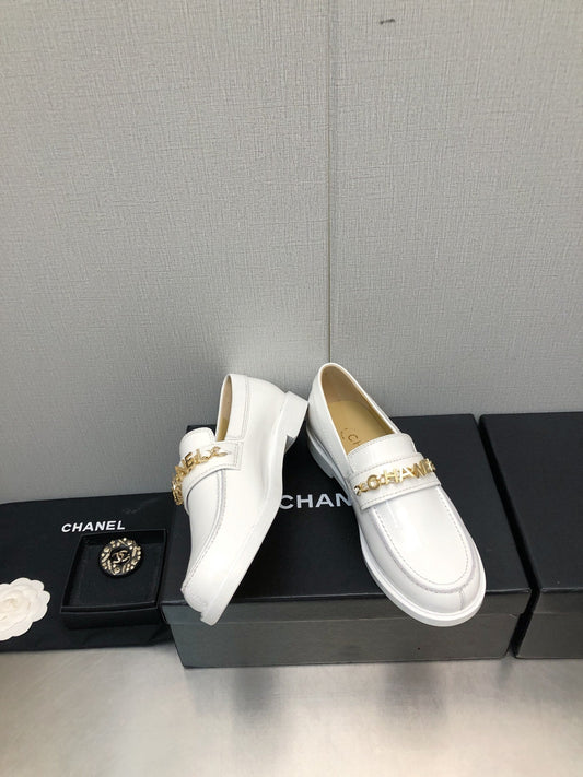 CHANEL 25C Loafer White Glossy Calf Leather 212976