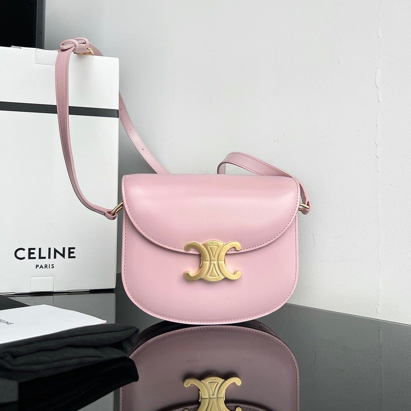 Celine TRIOMPHE SHINY CALFSKIN HANDBAG 18 PINK PASTEL