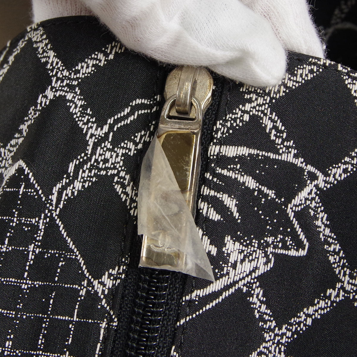 Chanel * 2008-2009 Essential Tote Bag 40 White Calfskin