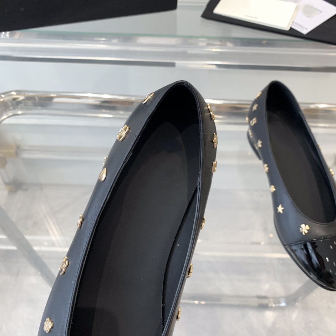CHANEL ballet flat all black lamskin with multi logo