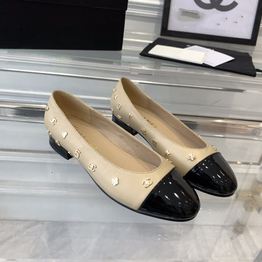 CHANEL ballet flat beige black lamskin with multi logo