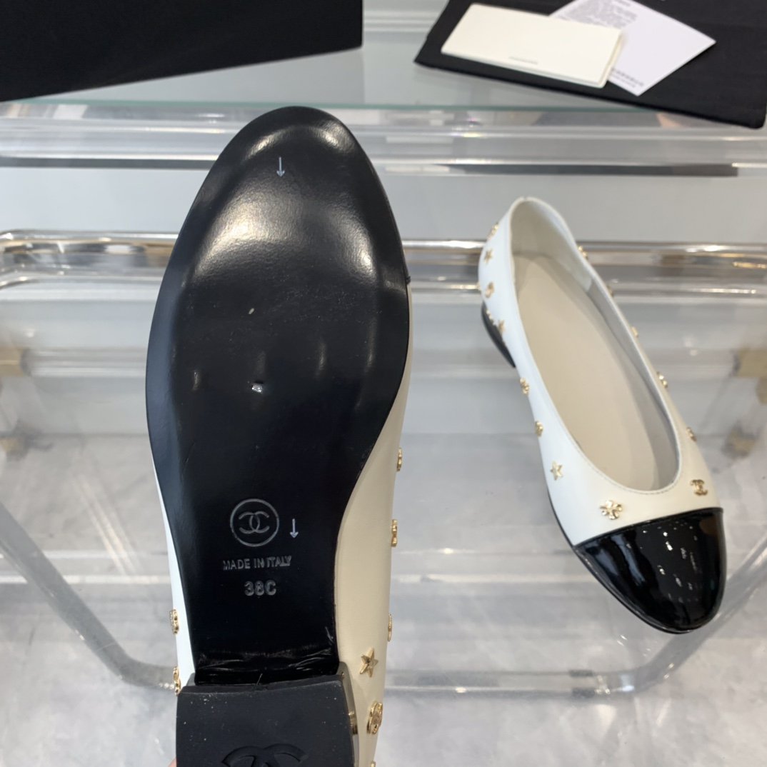 CHANEL ballet flat white black lamskin with multi logo