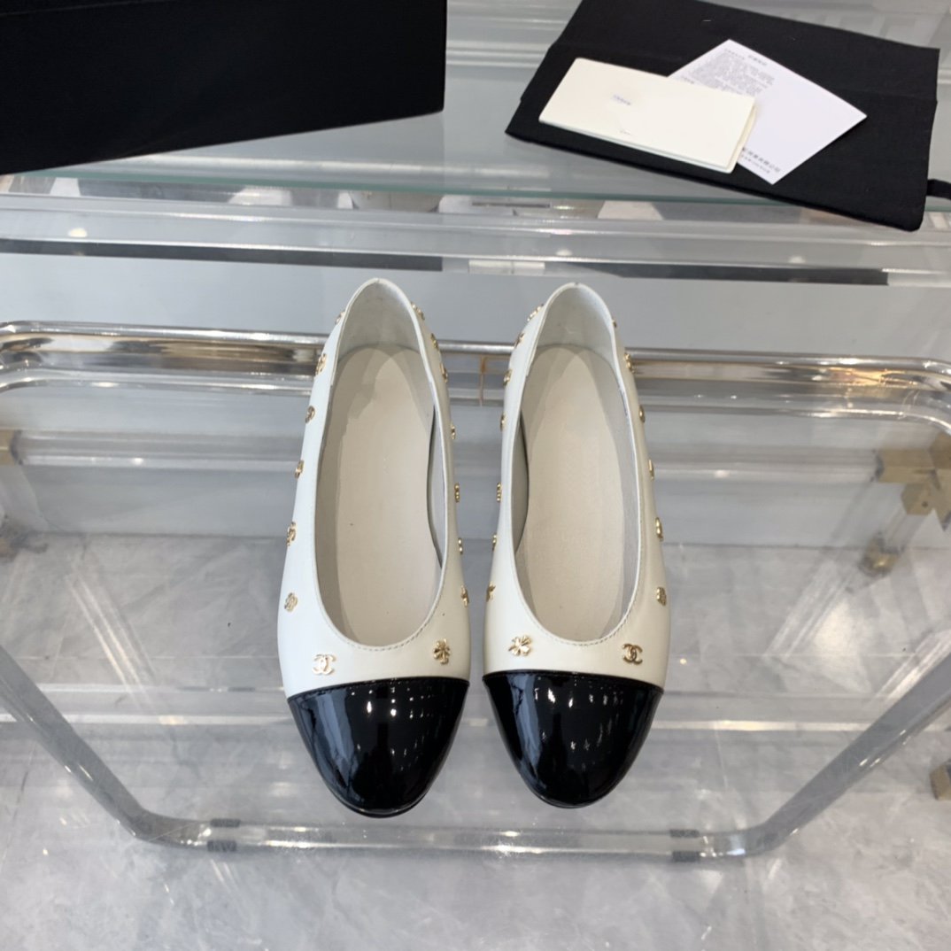 CHANEL ballet flat white black lamskin with multi logo