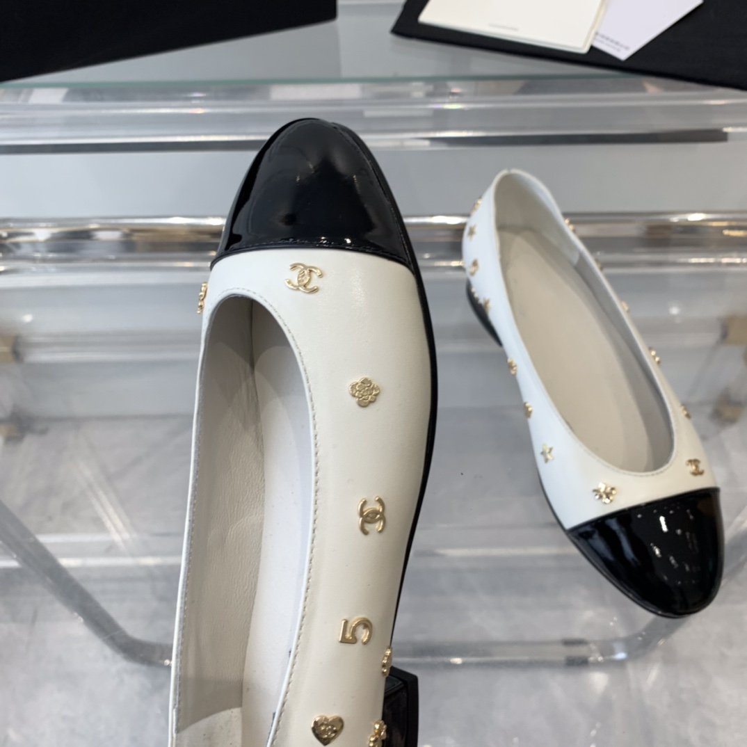 CHANEL ballet flat white black lamskin with multi logo