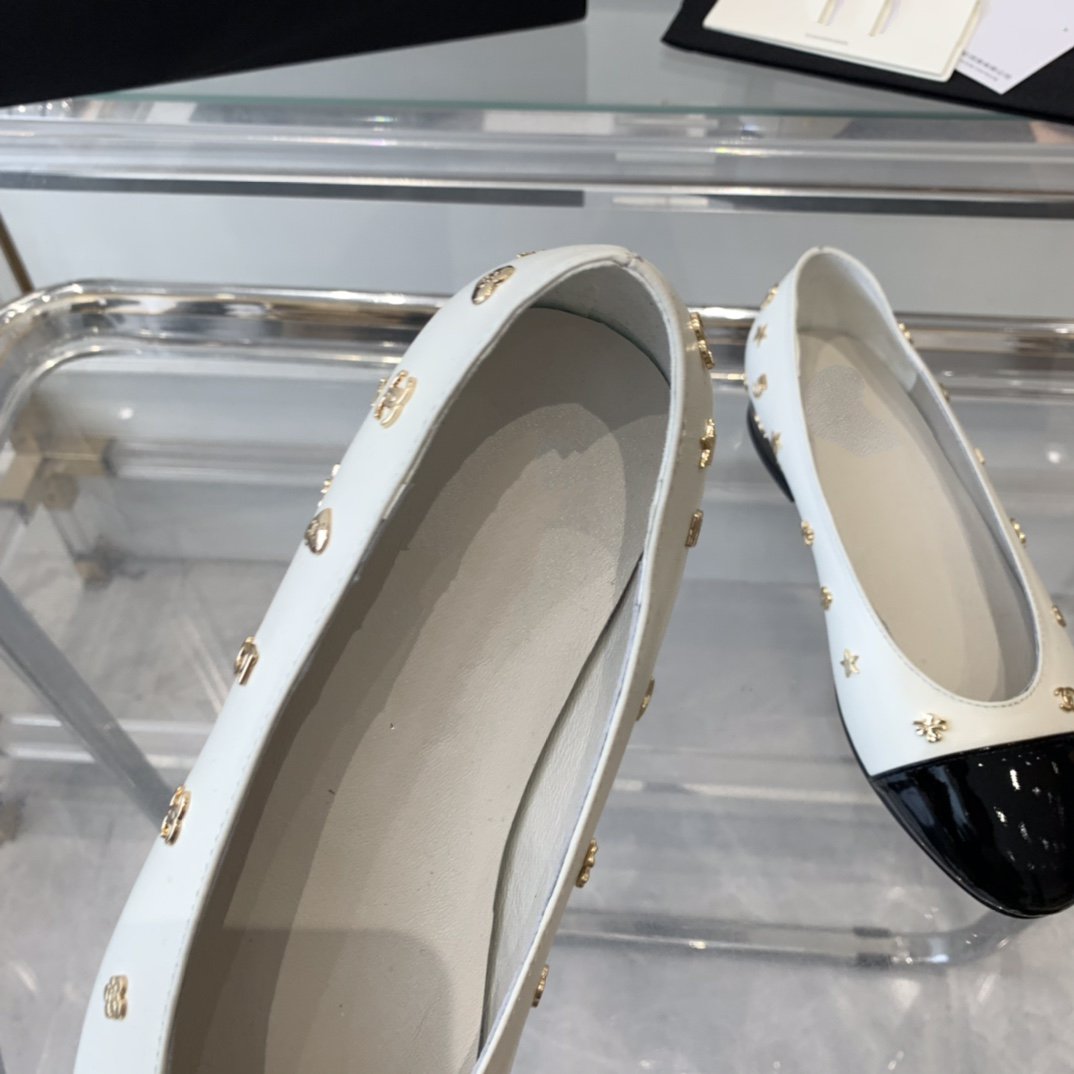 CHANEL ballet flat white black lamskin with multi logo