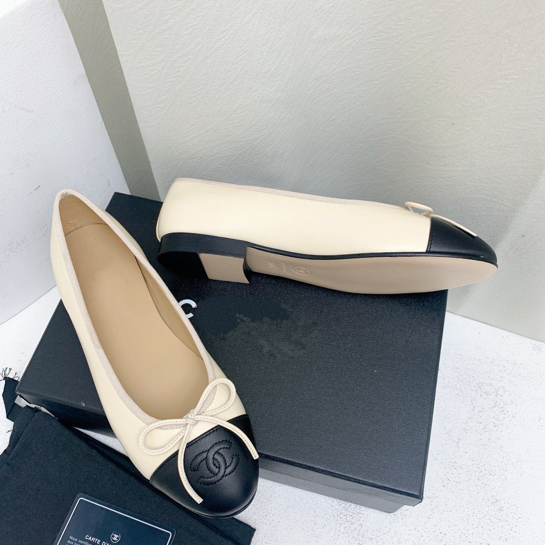 CHANEL ballet flat light beige black lambskin