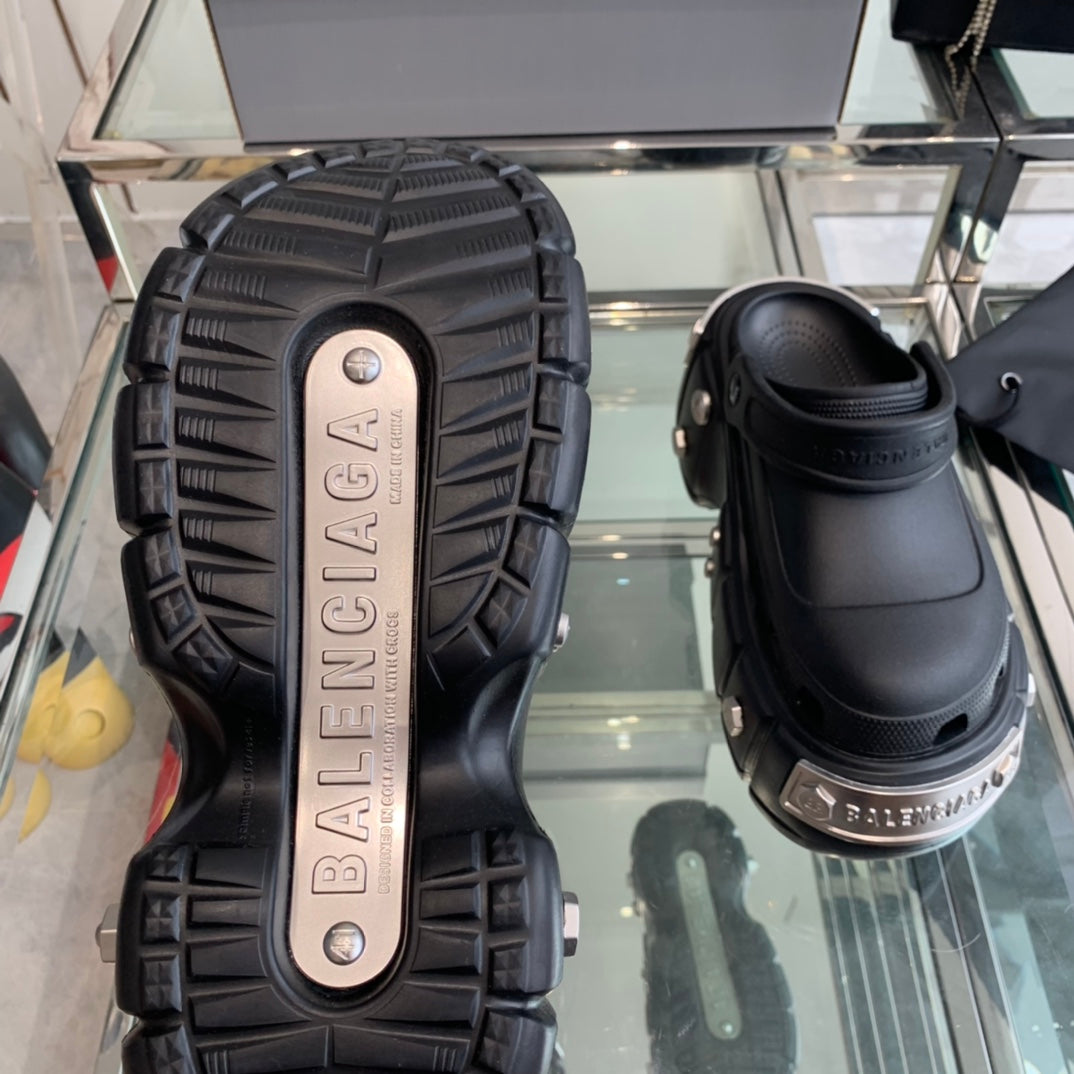 Balanciaga HARDCROCS MULES IN BLACK RUBBER