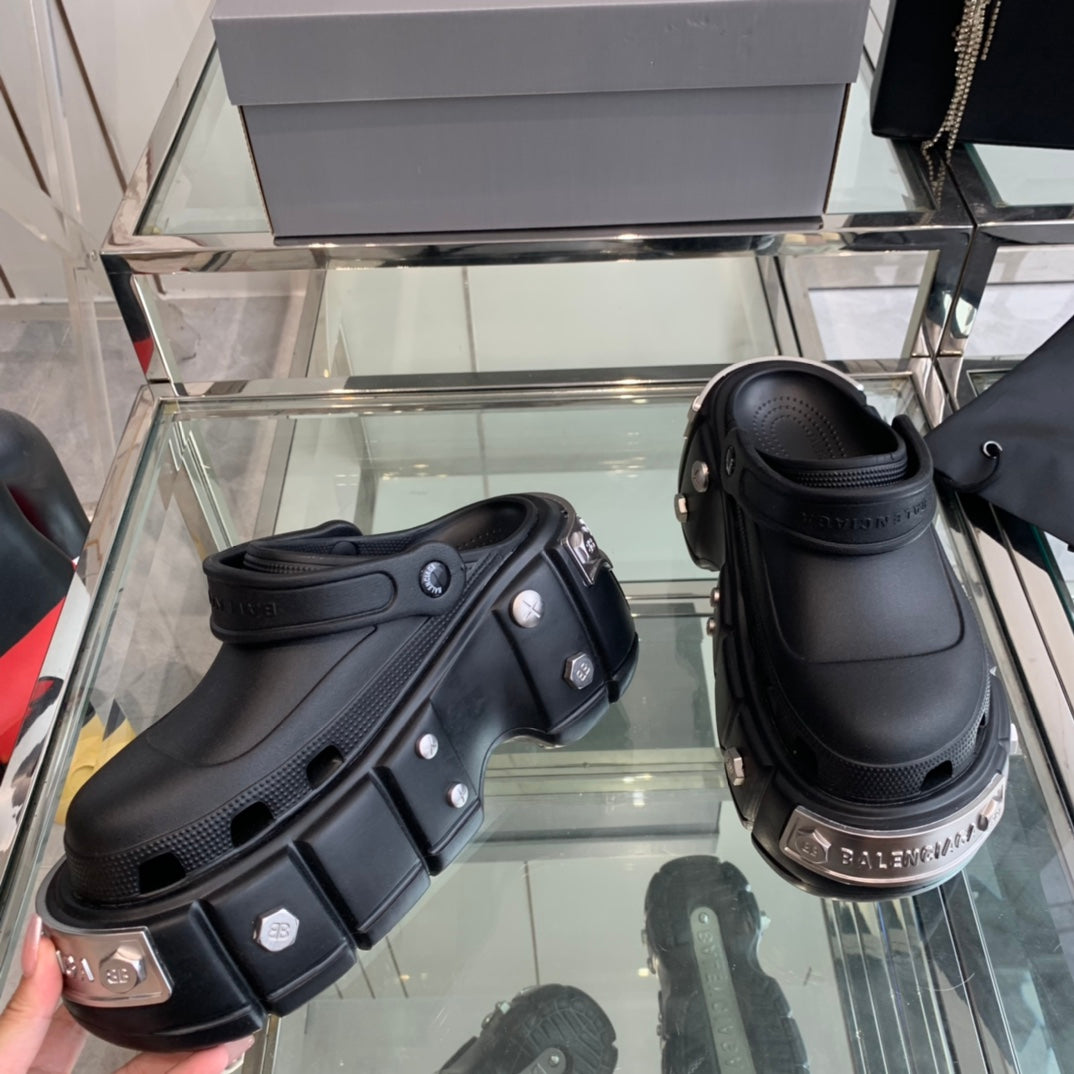 Balanciaga HARDCROCS MULES IN BLACK RUBBER