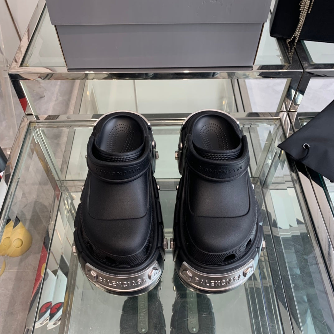 Balanciaga HARDCROCS MULES IN BLACK RUBBER