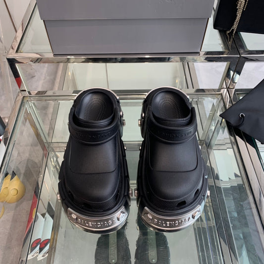Balanciaga HARDCROCS MULES IN BLACK RUBBER