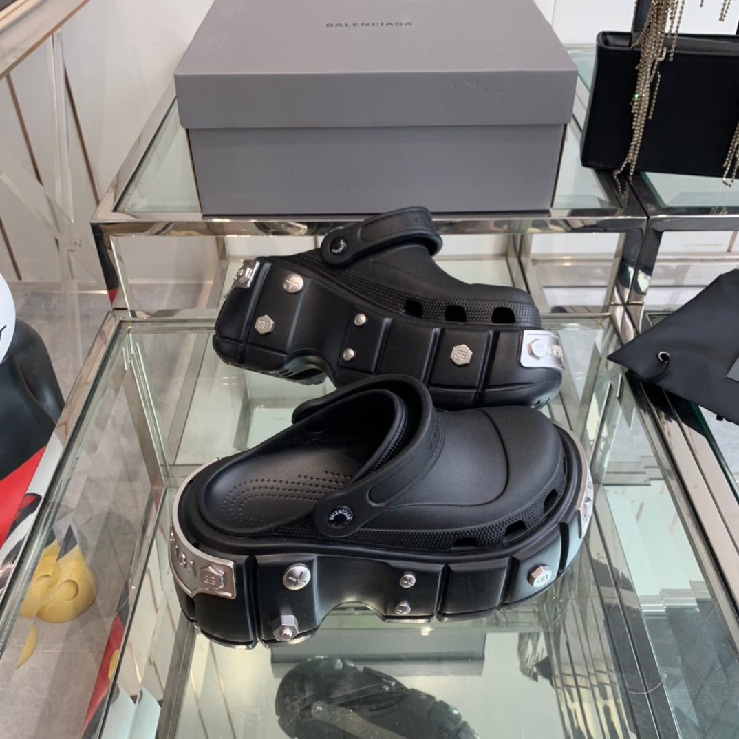 Balanciaga HARDCROCS MULES IN BLACK RUBBER