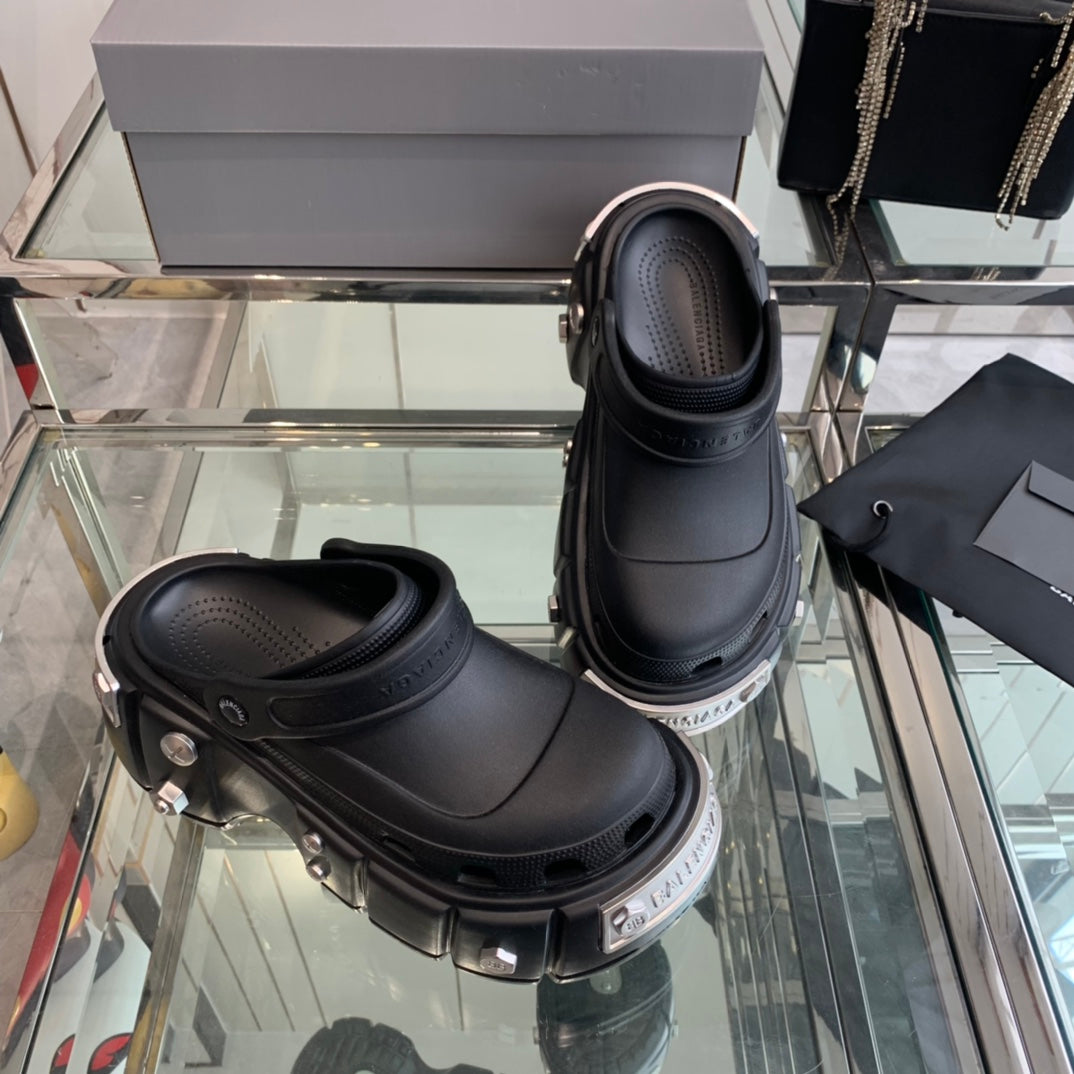 Balanciaga HARDCROCS MULES IN BLACK RUBBER