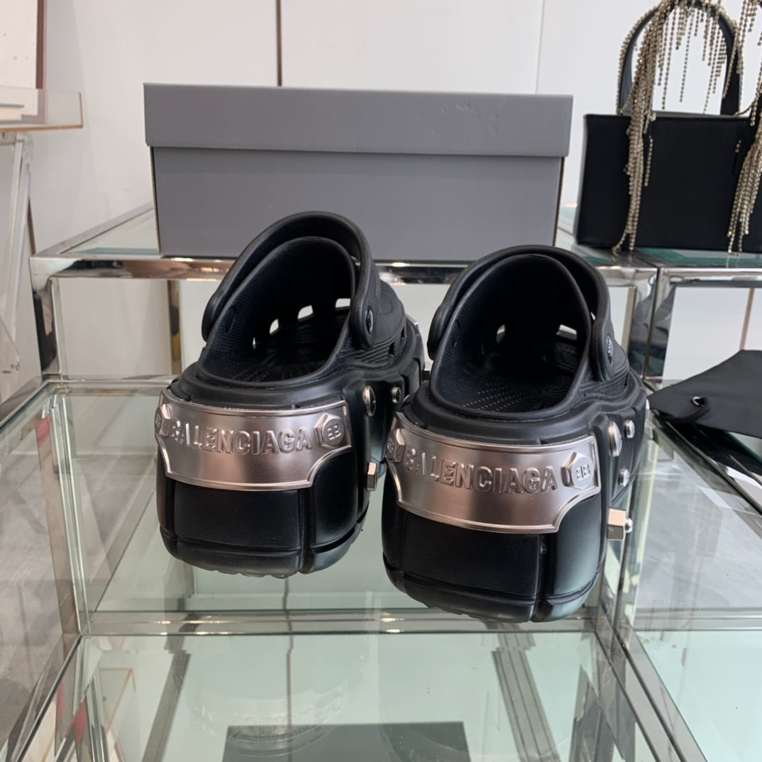 Balanciaga HARDCROCS MULES IN BLACK RUBBER