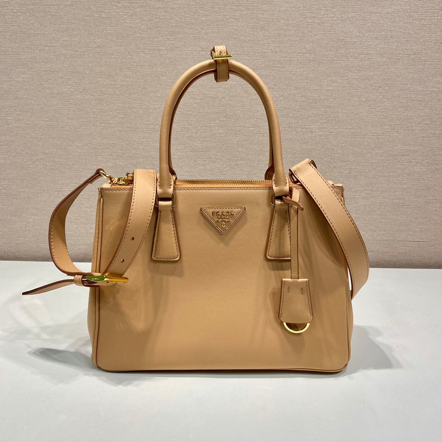 PRADA MEDIUM GALLERIA BAG 28 IN CIDER BROWN SMOOTH CALFSKIN GOLD HARDWARE