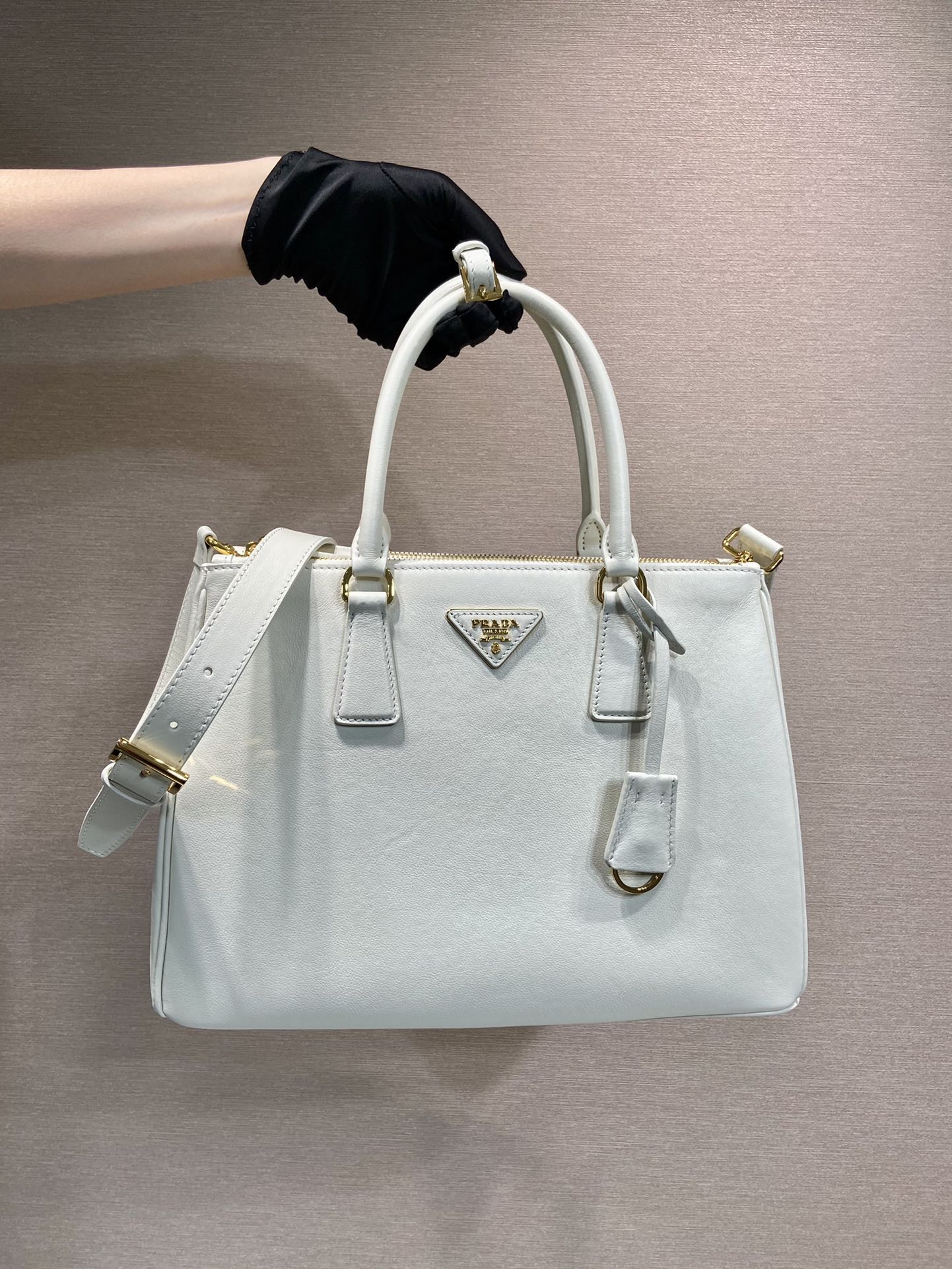 PRADA LARGE GALLERIA BAG 32 IN WHITE SMOOTH CALFSKIN GOLD HARDWARE