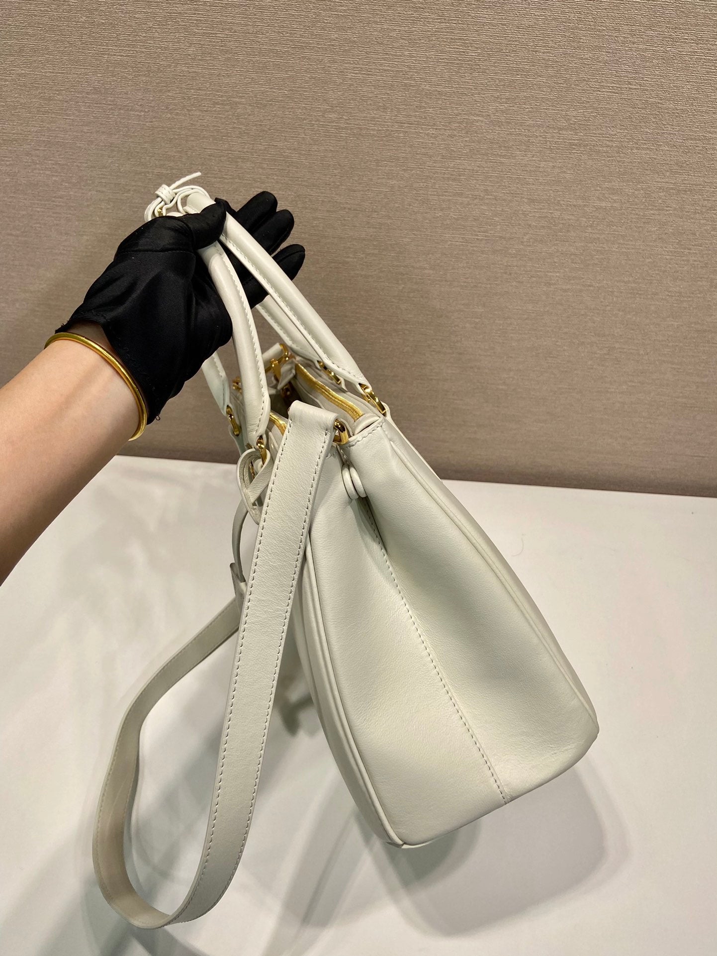 PRADA LARGE GALLERIA BAG 32 IN WHITE SMOOTH CALFSKIN GOLD HARDWARE
