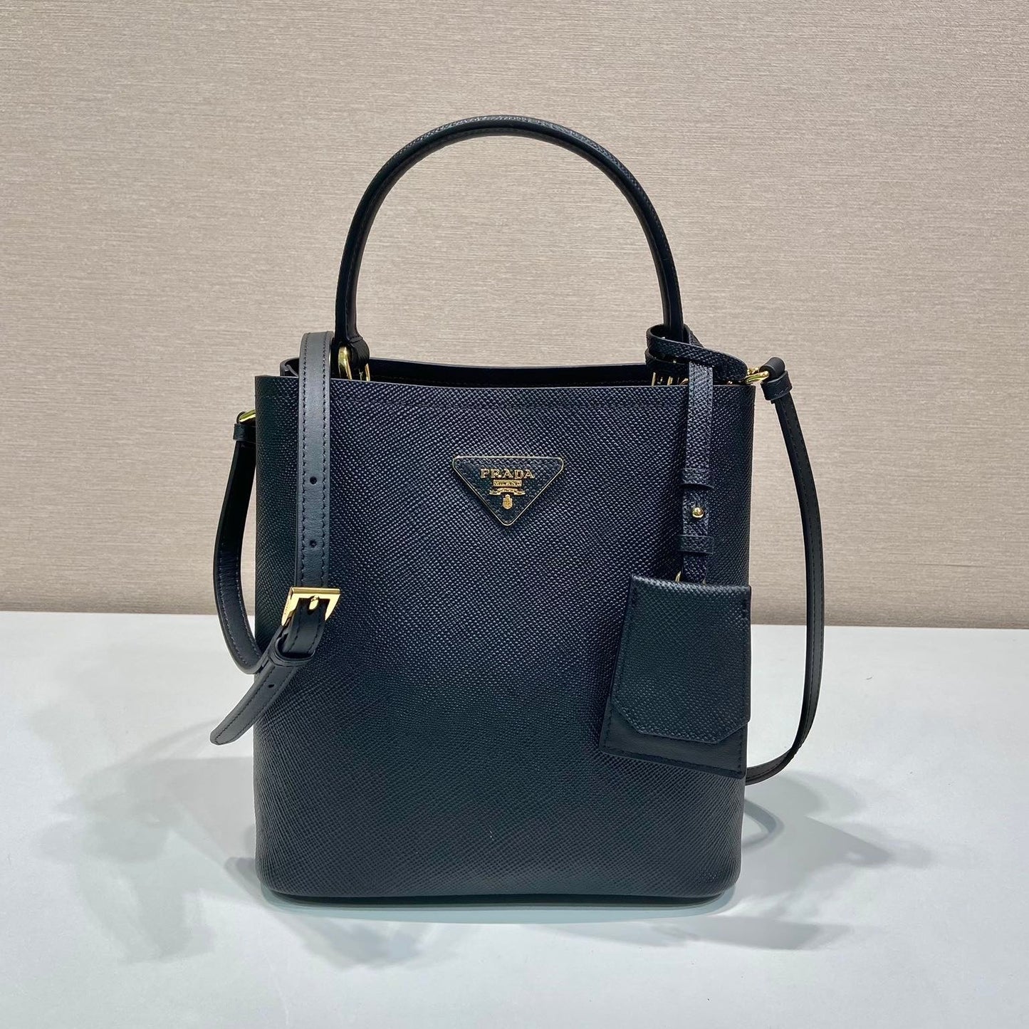 PRADA BUCKET BAG 23 IN BLACK SAFFIANO LEATHER