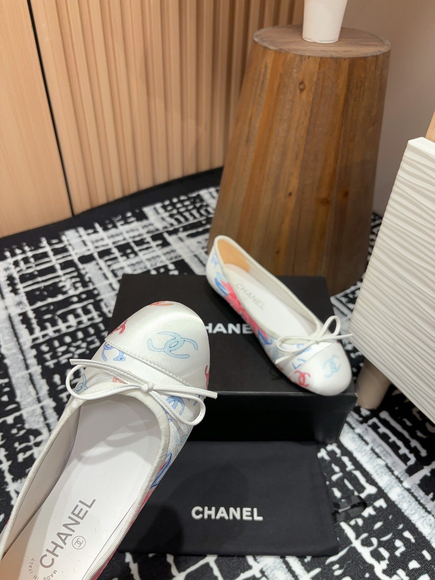 CHANEL Ballet Flats White Silk Flowers And Lambskin