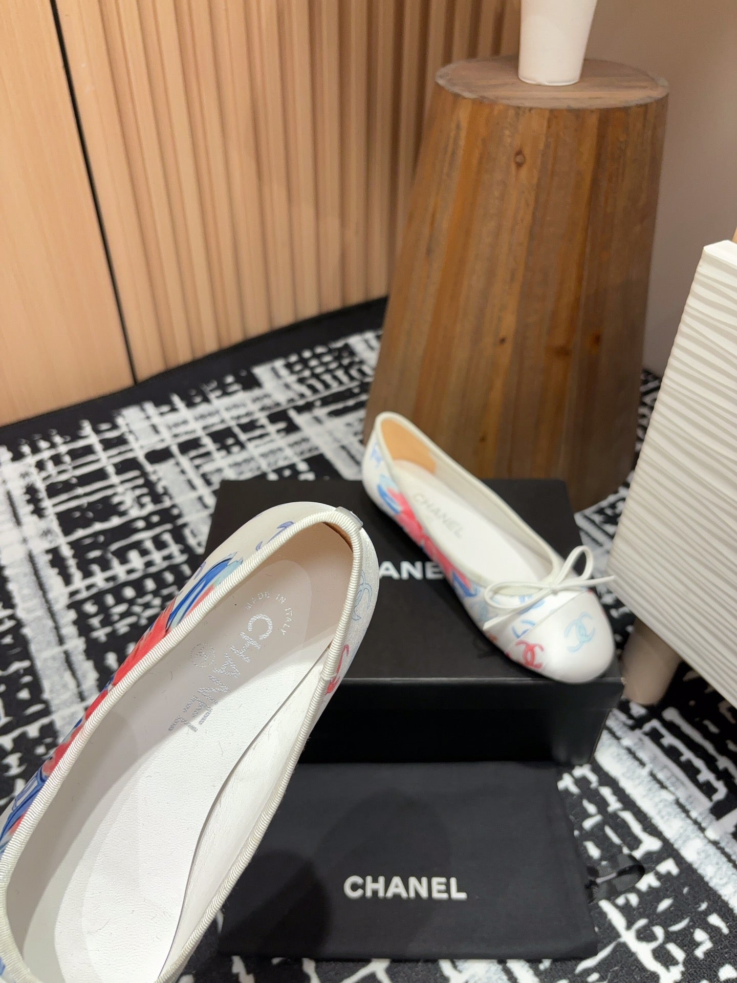 CHANEL Ballet Flats White Silk Flowers And Lambskin