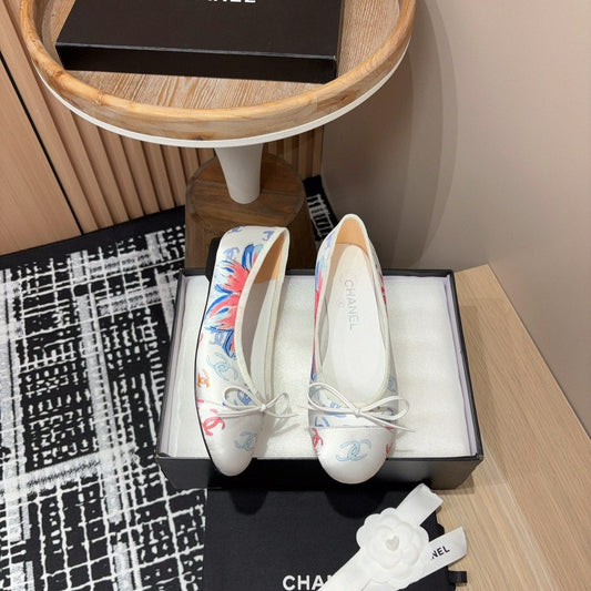 CHANEL Ballet Flats White Silk Flowers And Lambskin