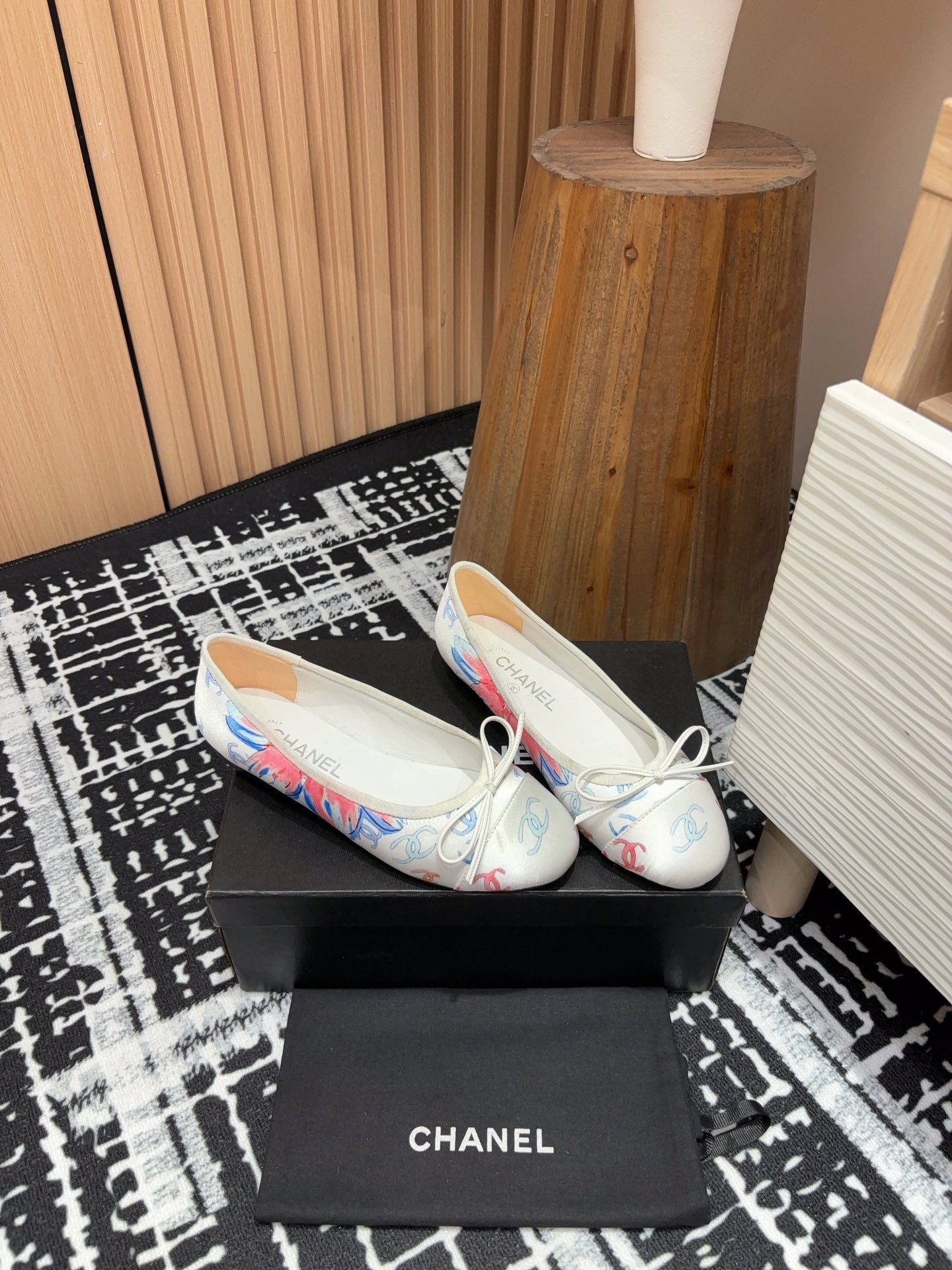 CHANEL Ballet Flats White Silk Flowers And Lambskin