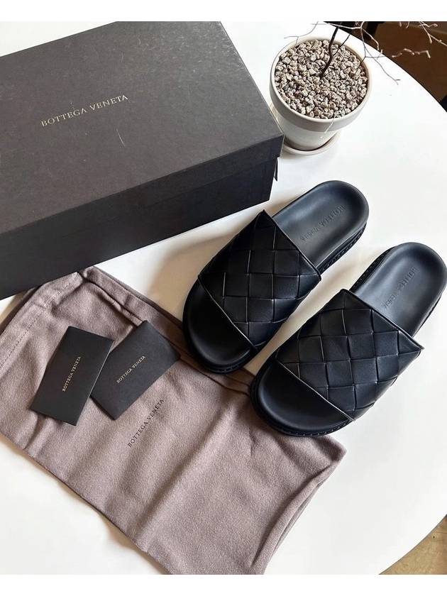 Bottega Veneta Maxi Intrecciato Slippers Black