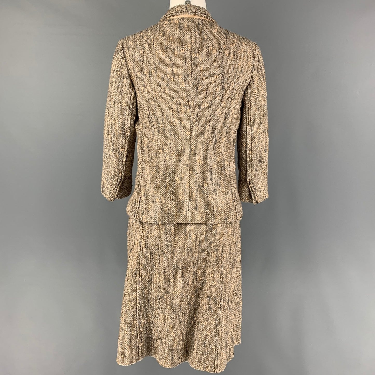 PRADA Size 4 Light Gray Beige Textured Single Button Skirt Suit