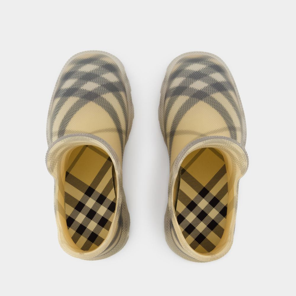 BURBERRY Chic Low Ankle Boots for Women