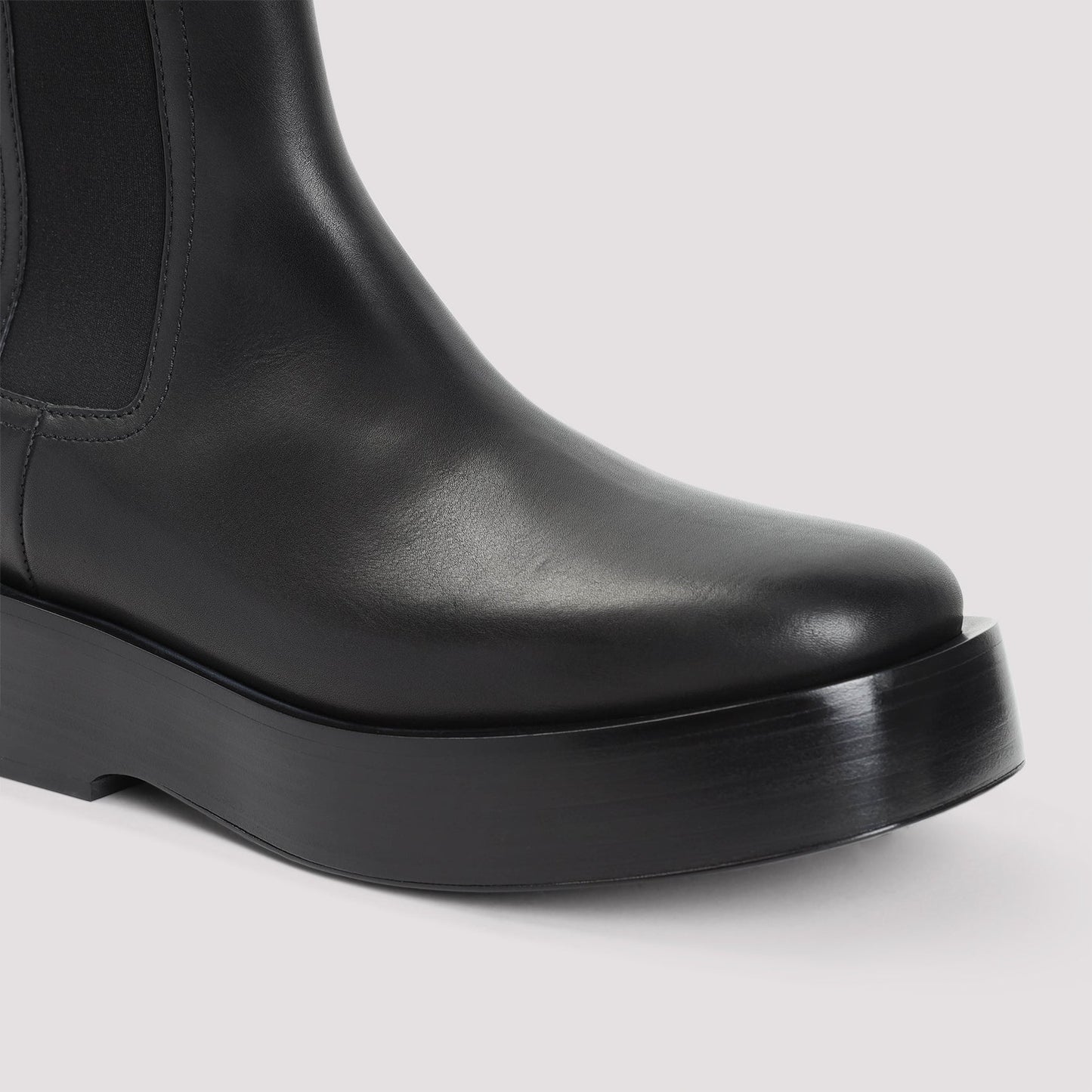 BOTTEGA VENETA Men's Leather Chelsea Ankle Boots